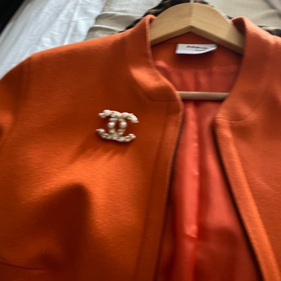 Gorgeous Authentic Chanel Brooch - Picture 11 of 11